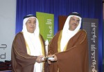 Chairman of LMRA recieves the award from the Deputy Prime Minister